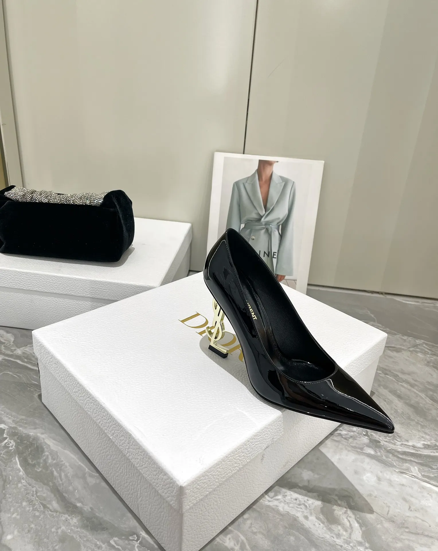 👟👟Ex-factory price 560👟👟 Women's Shoes Women's Clothing Women's Shoes Women's Clothing Women's Shoes Women's Clothing Women's Shoes Women's Clothing YSL Saint Laurent fashionable logo and high heels are new✔️✔️✔️ Only YSL understands women's hearts best! The exquisite shoe last and the original molded custom logo heel are also the biggest highlights of this pair of shoes! The upper is exquisite and high-end! Full of goddess style🥂 💙 Upper: imported calf leather, cow patent leather 💙 Lining: imported 🐑 sheep leather 💙 Sole: imported leather outsole 💙 Height: 9cm 💙 Color: black paint with gold, black leather with black 💙 Size: 35-39 💙 (Full package)